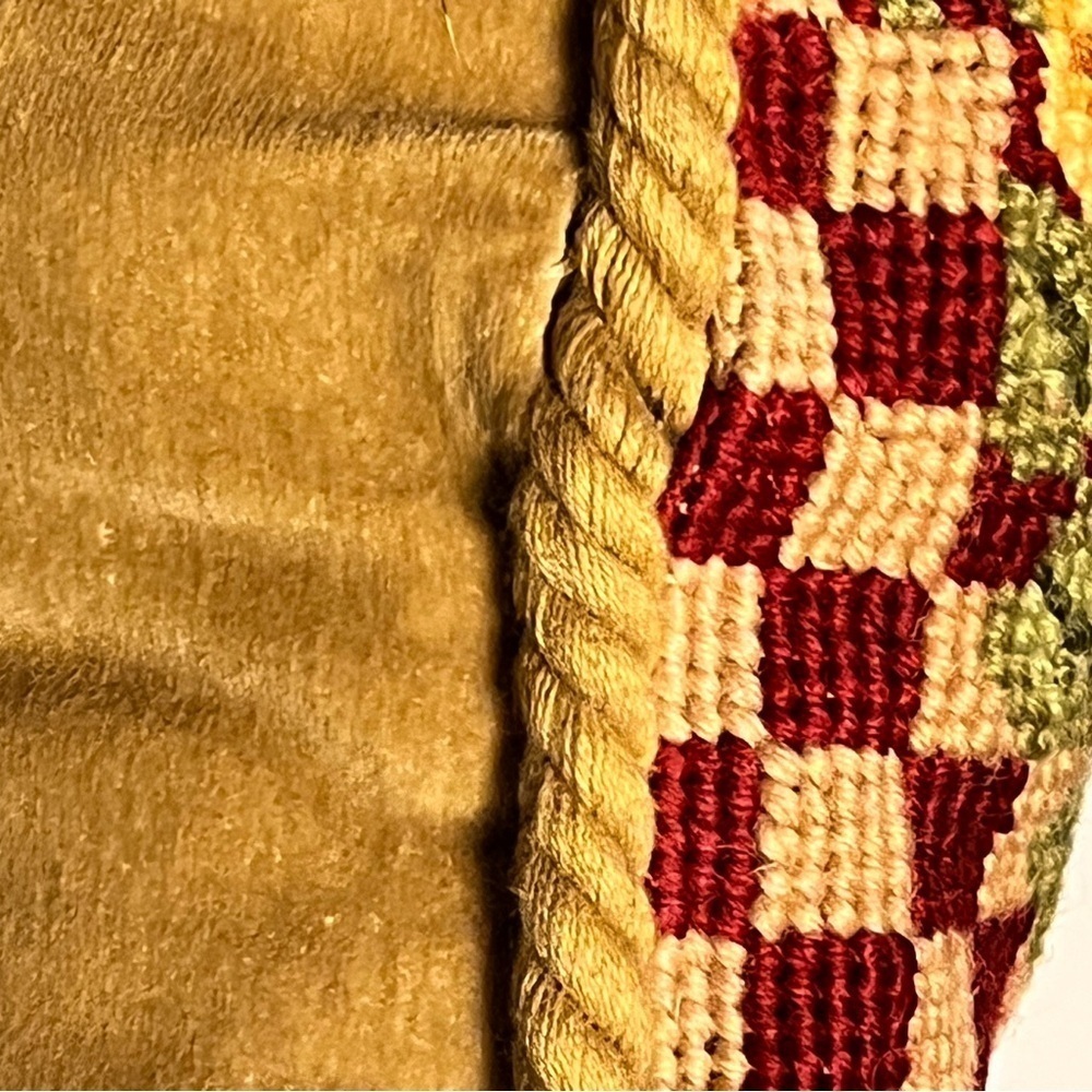 Rooster/sunflower tapestry petit point needle point throwpillow gold velour back - Picture 13 of 16